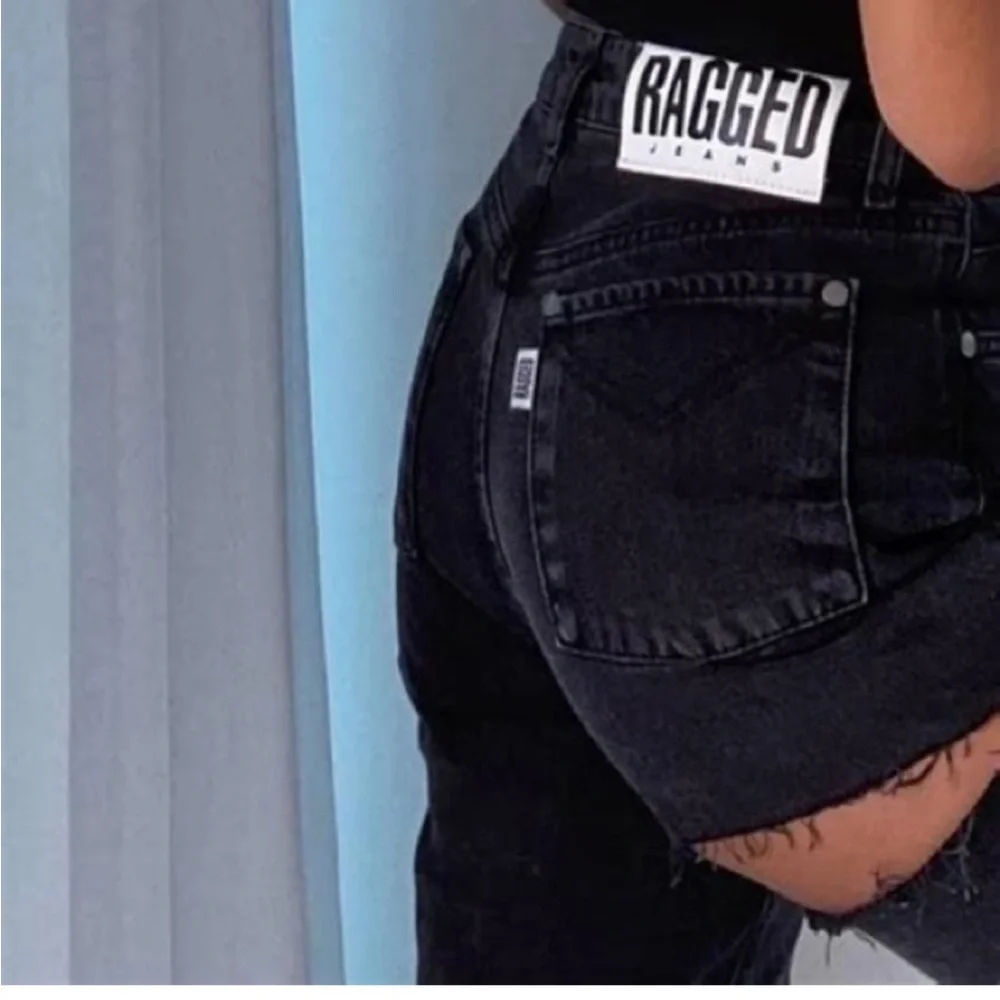 The Ragged Priest Butt Cut Jeans. Size: 26. Great condition 🖤 - Picture 3 of 11